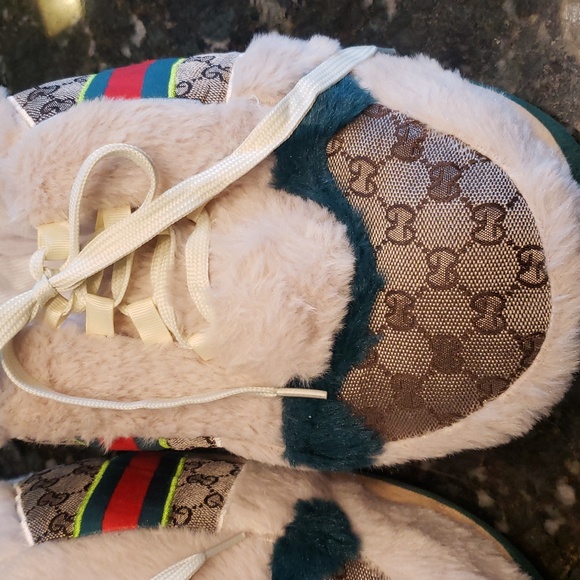 Slippers - Picture 2 of 5